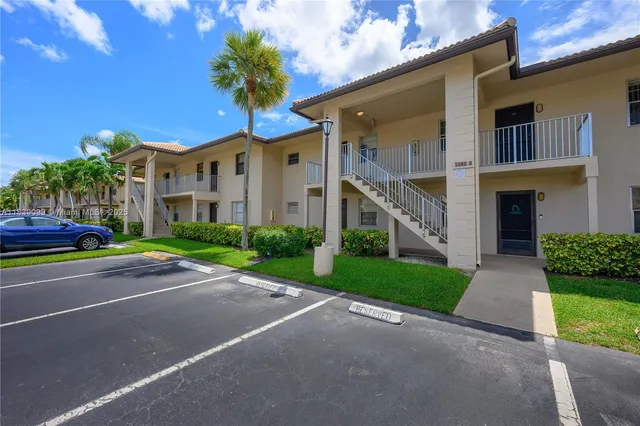 $220,000 | 5560 Lakeside Drive, Unit 204, Margate, FL 33063