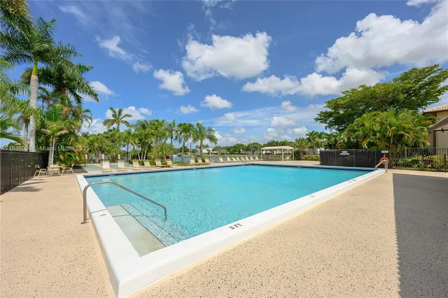 $220,000 | 5560 Lakeside Drive, Unit 204, Margate, FL 33063