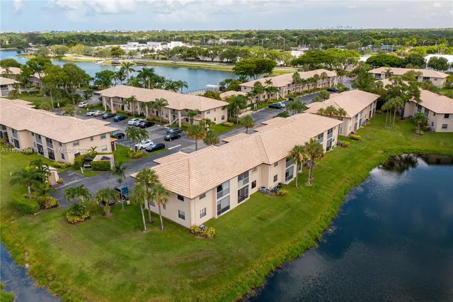 $220,000 | 5560 Lakeside Drive, Unit 204, Margate, FL 33063