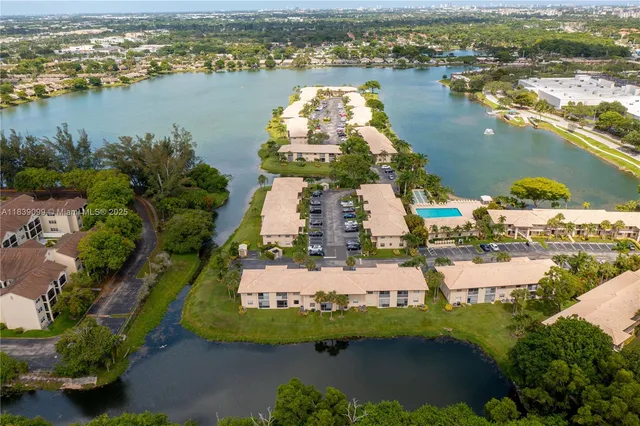 $220,000 | 5560 Lakeside Drive, Unit 204, Margate, FL 33063