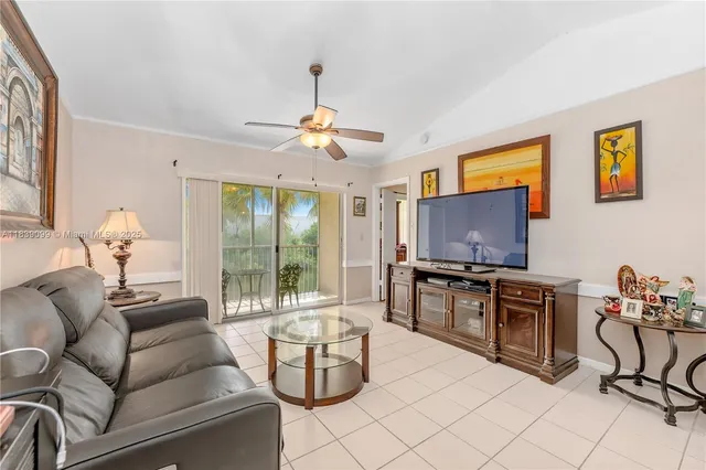 $220,000 | 5560 Lakeside Drive, Unit 204, Margate, FL 33063