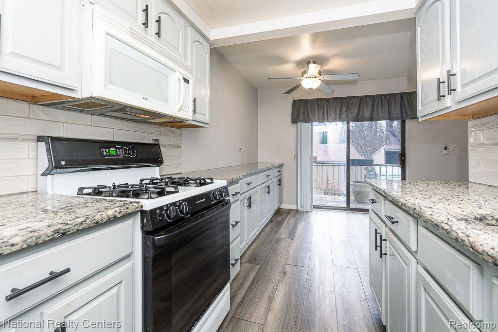 1438 Oakbrook Rochester Hills Rochester, MI 48307 - Photo 9 of 37