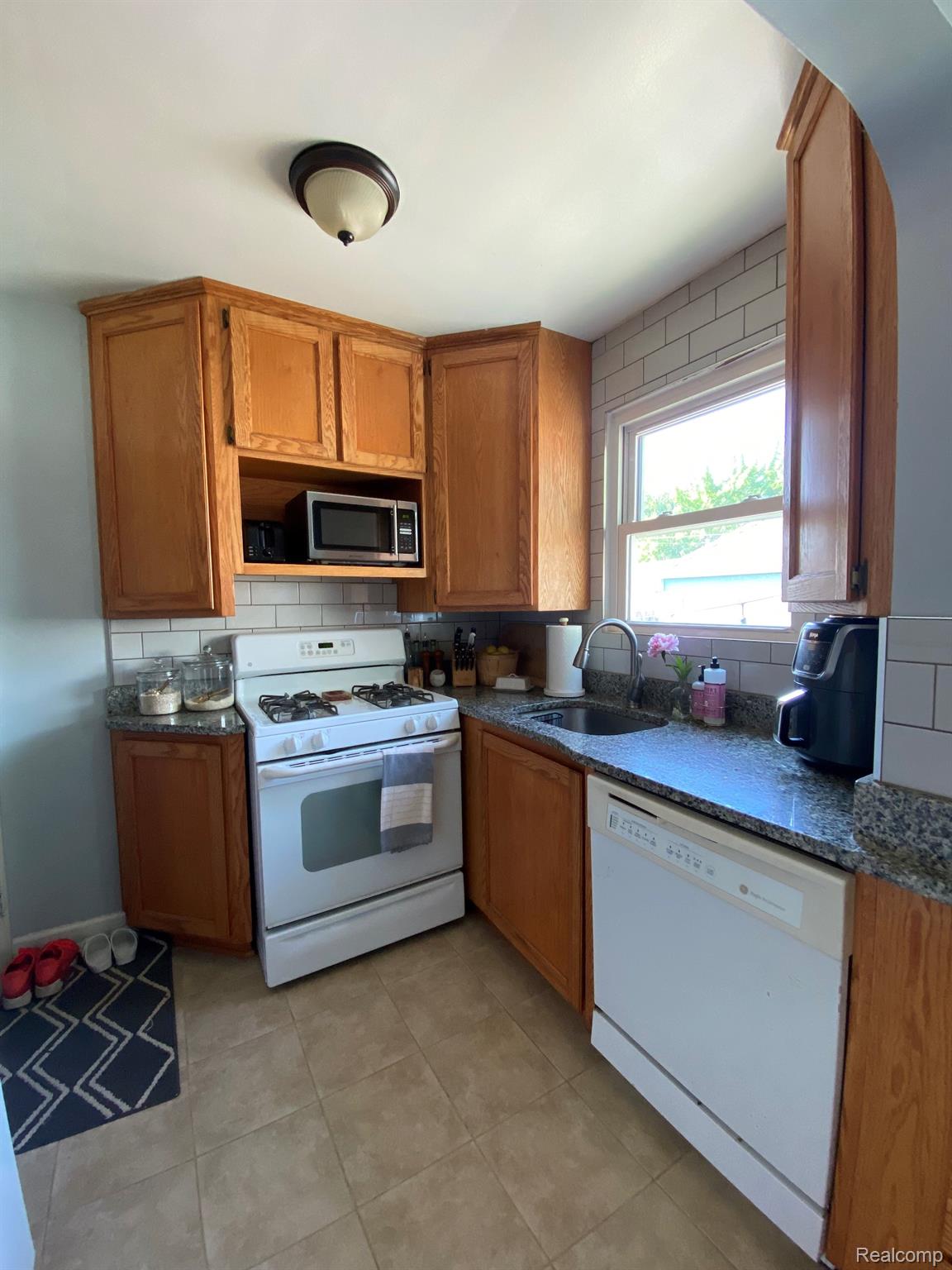 8211 Standard Street Center Line, MI 48015 - Photo 5 of 19 Gallery Image 5