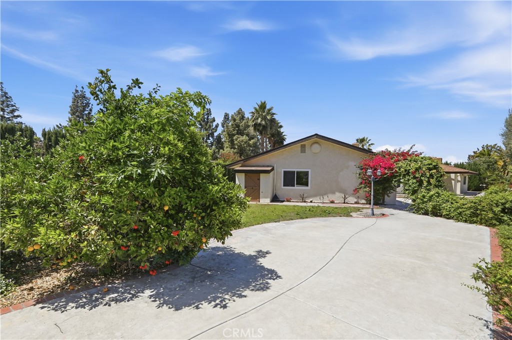700 Vía Concepcion Riverside, CA 92506 - Photo 3 of 47