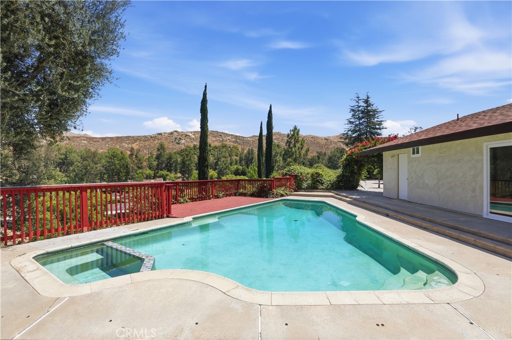 700 Vía Concepcion Riverside, CA 92506 - Photo 40 of 47