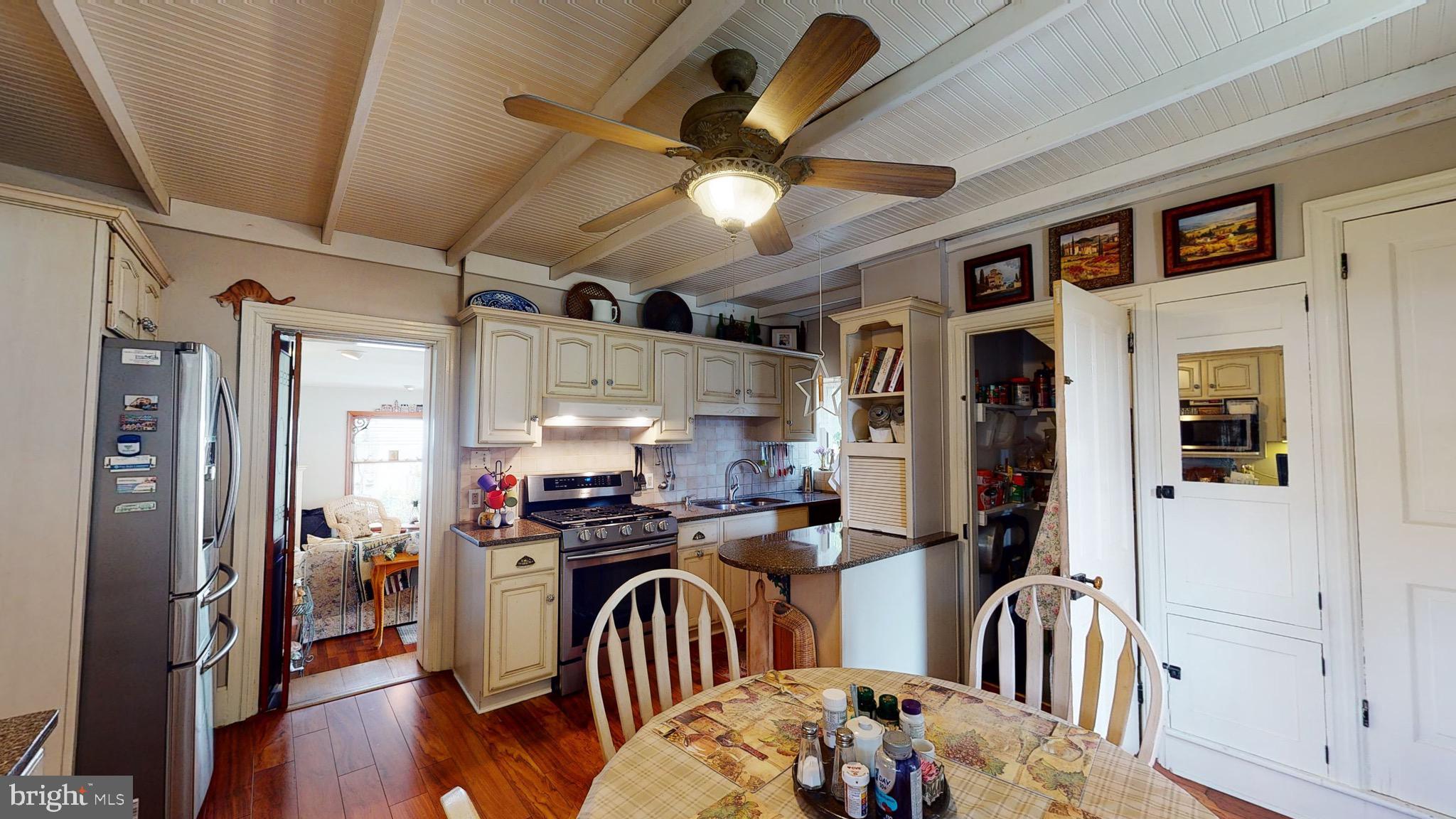 402 East Reliance Road Souderton, PA 18964 - Photo 13 of 77 Enjoy this high-end, eat-in kitchen!