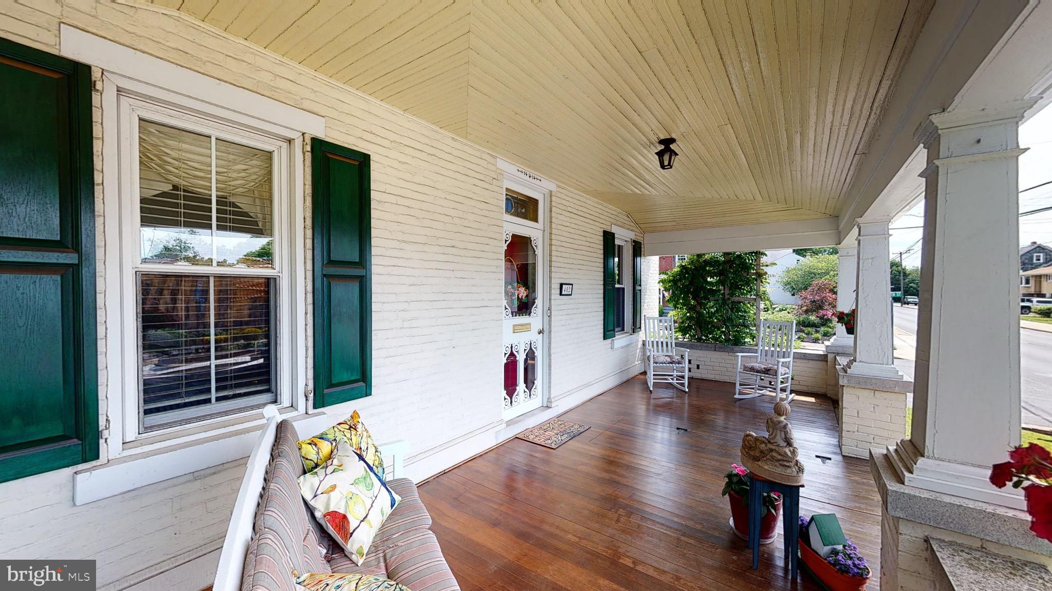 Experience the amazing front porch!