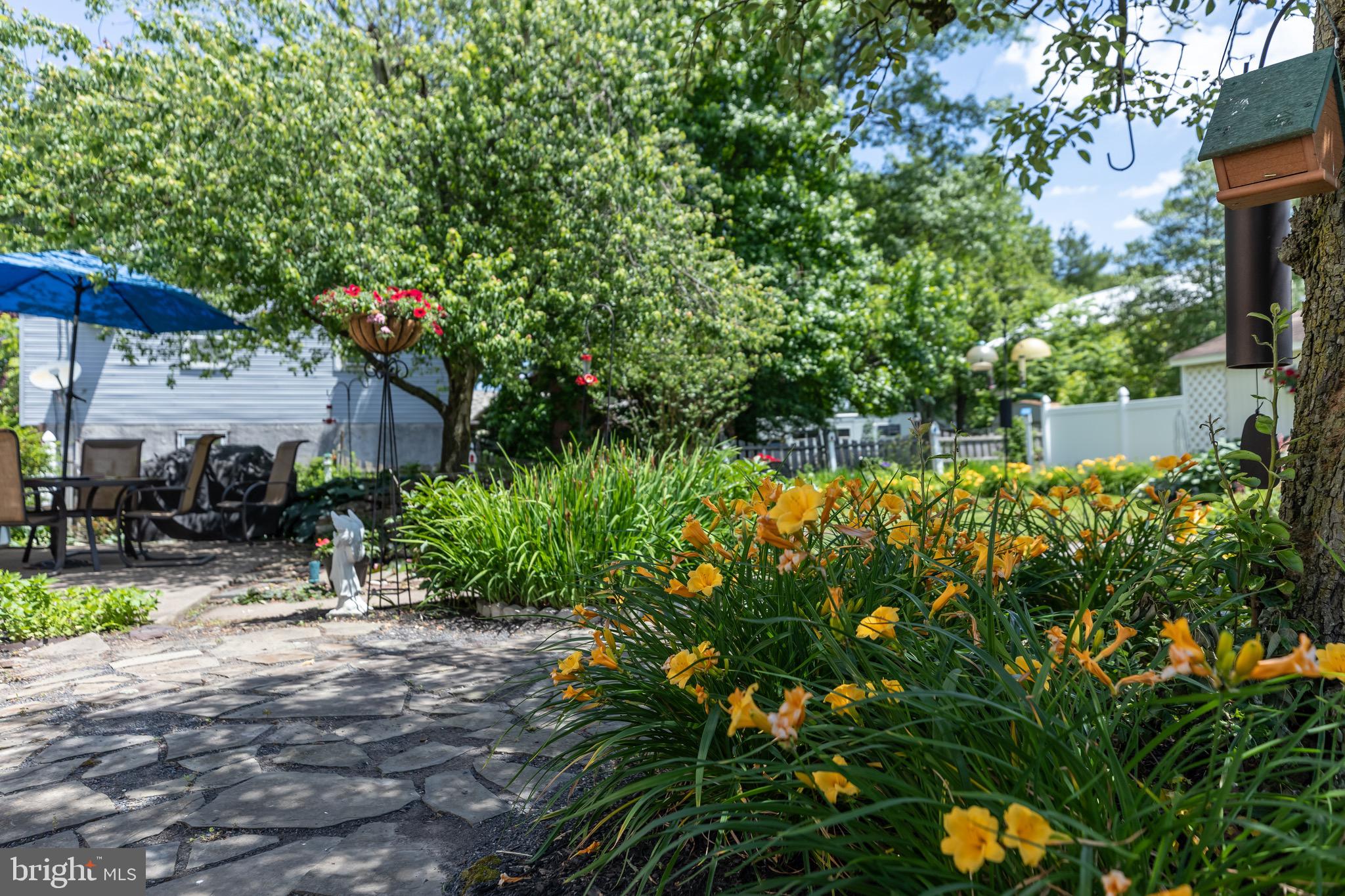 402 East Reliance Road Souderton, PA 18964 - Photo 53 of 77 Amazing flowers and plants abound!