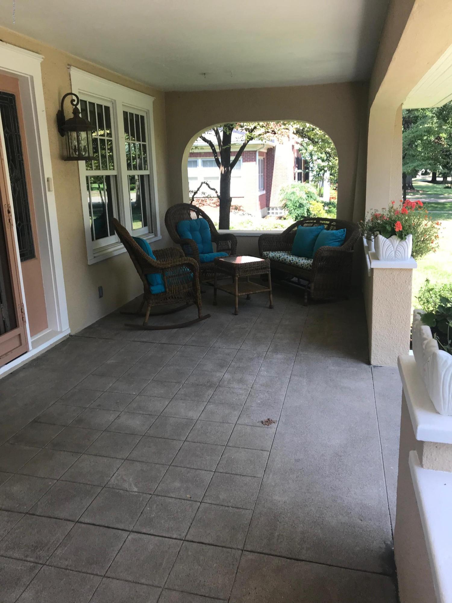 3312 Thrush Road Louisville, KY 40213 - Photo 13 of 28 Front porch