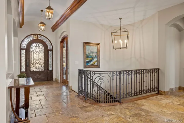 a view of an entryway with a livingroom