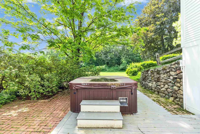 $1,600,000 | 16 Storybrook Lane, Amherst, NH 03031