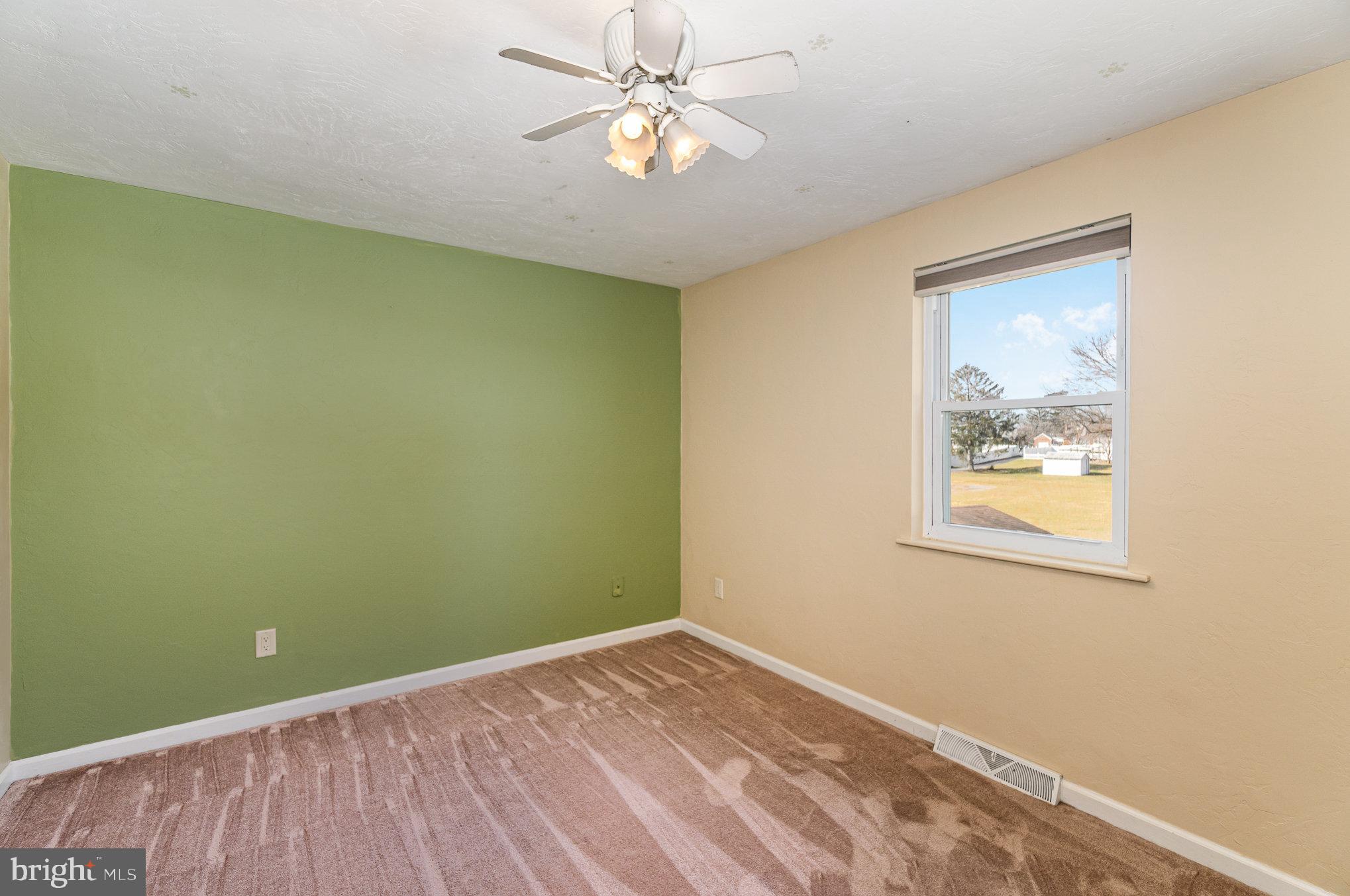 2333 Heather Road York, PA 17408 - Photo 15 of 28 Upstairs Bedroom 2