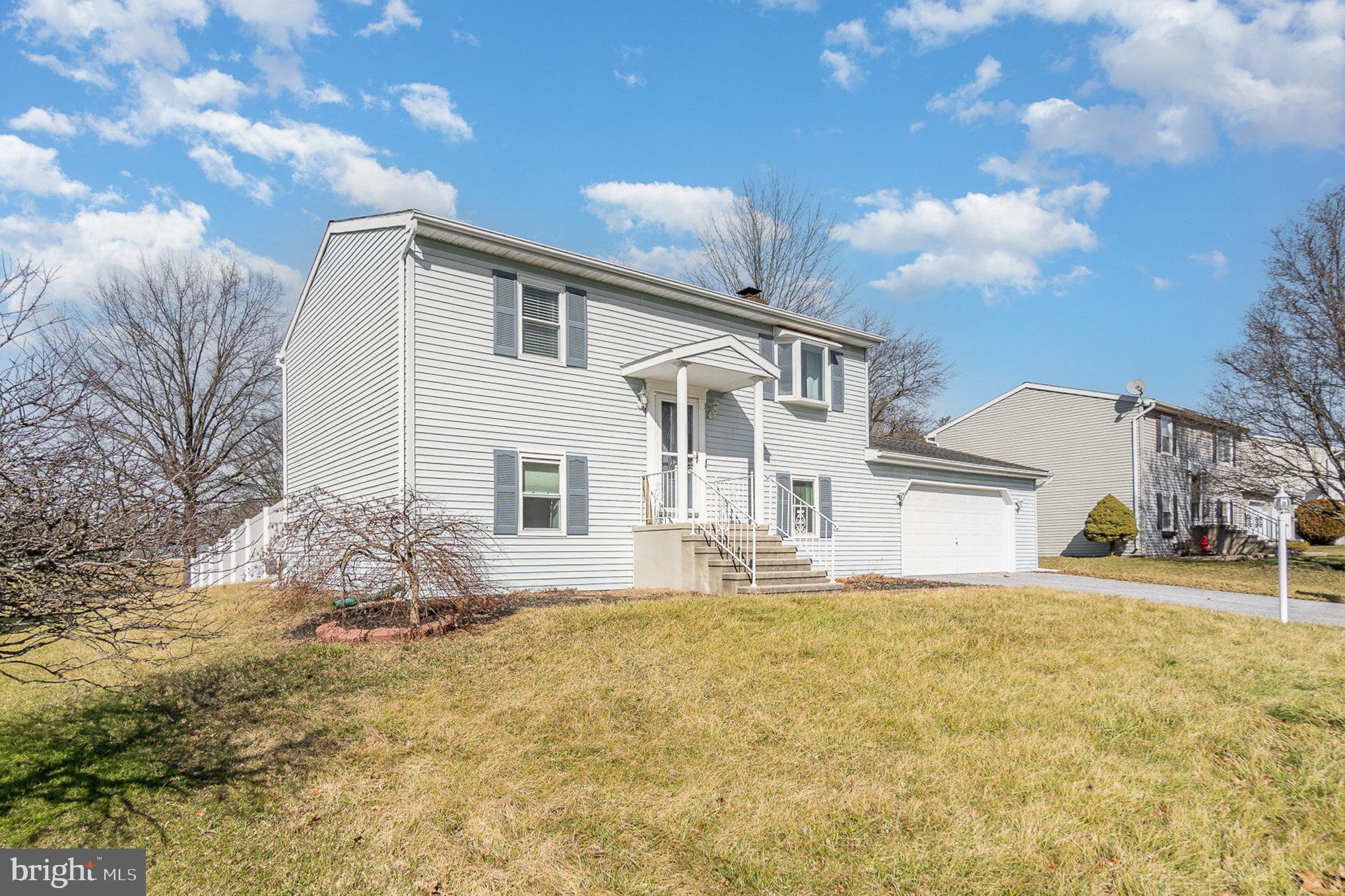 2333 Heather Road York, PA 17408 - Photo 2 of 28 Gallery Image 2
