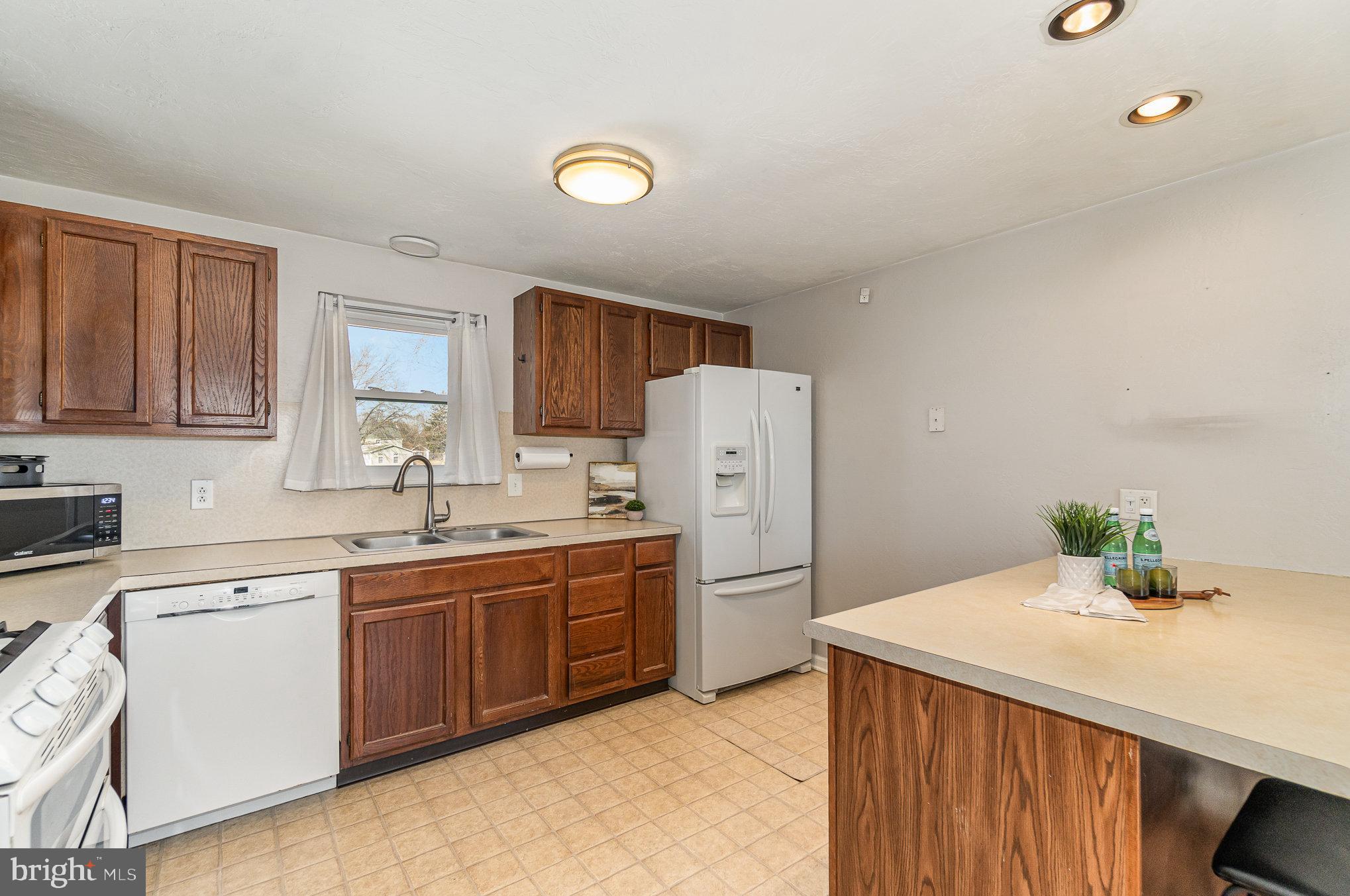 2333 Heather Road York, PA 17408 - Photo 8 of 28 Gallery Image 8