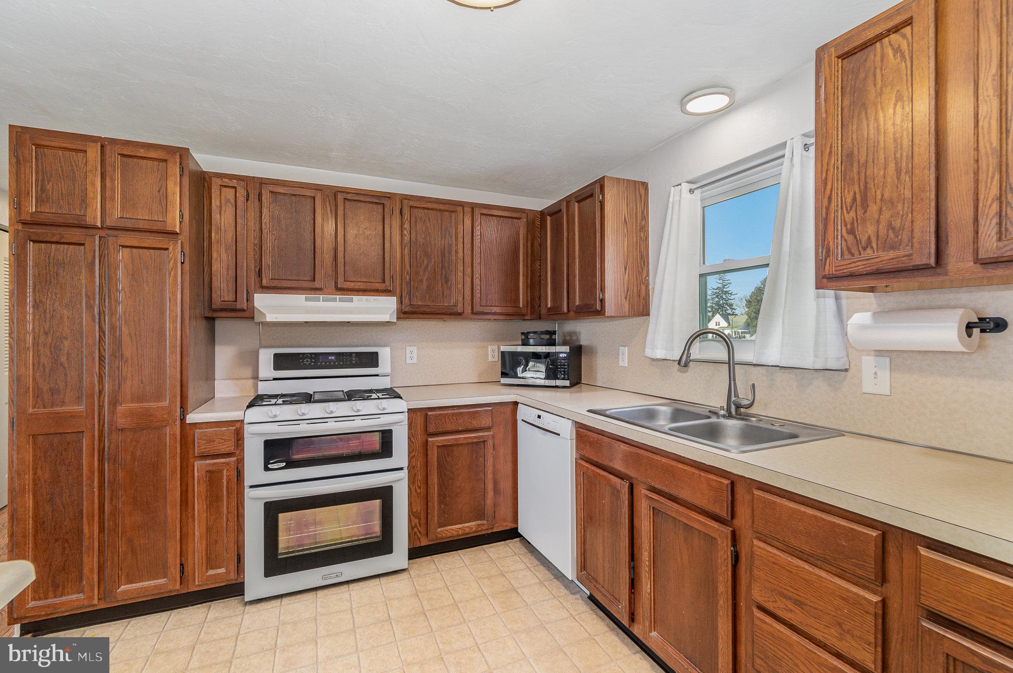 2333 Heather Road York, PA 17408 - Photo 9 of 28 Gallery Image 9