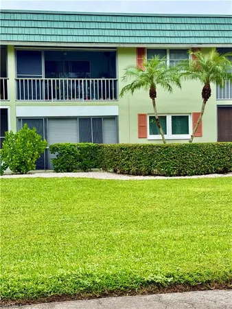 $136,900 | 200 Valley Stream Drive, Unit 4B, Naples, FL 34113