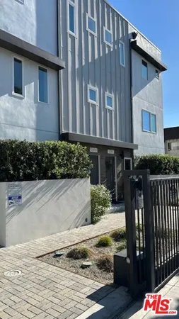$3,250 | 5226 Satsuma Avenue, North Hollywood, CA 91601