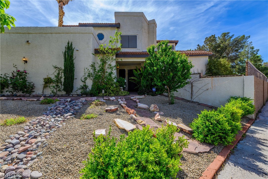 6633 West Beacon Road Las Vegas, NV 89108 - Photo 1 of 26 Gallery Image 1