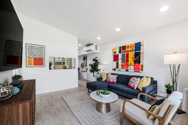 $569,000 | 290 San Jacinto Drive, Unit 8, Palm Springs, CA 92262