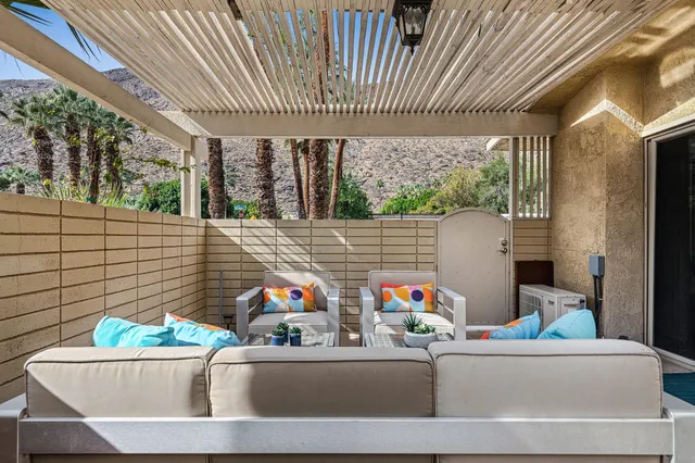 $569,000 | 290 San Jacinto Drive, Unit 8, Palm Springs, CA 92262