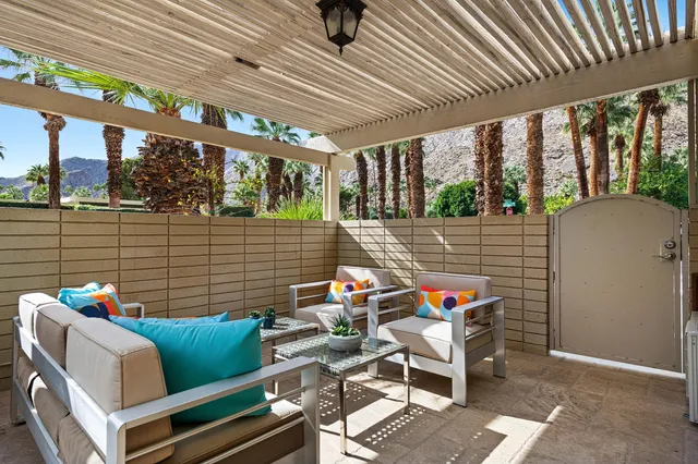 $569,000 | 290 San Jacinto Drive, Unit 8, Palm Springs, CA 92262