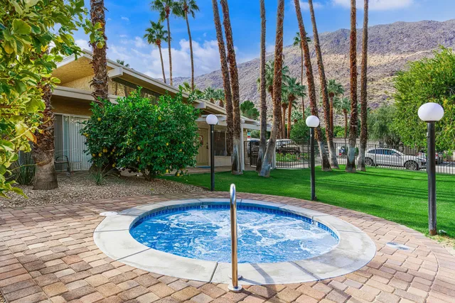 $569,000 | 290 San Jacinto Drive, Unit 8, Palm Springs, CA 92262