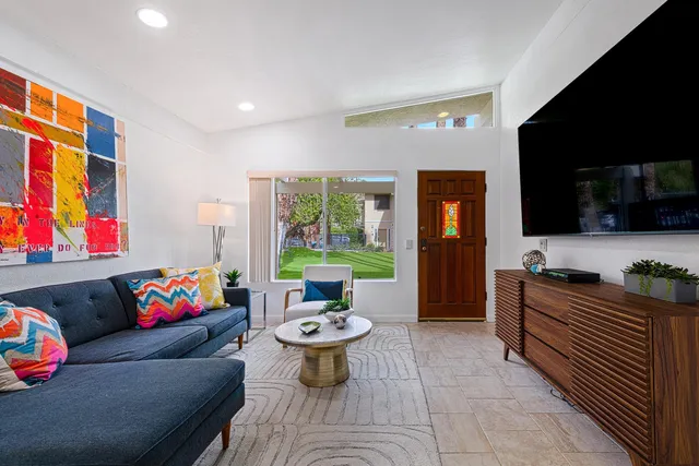 $569,000 | 290 San Jacinto Drive, Unit 8, Palm Springs, CA 92262