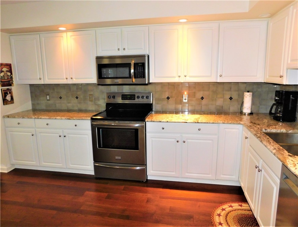 333 Reef Point Circle Webster, NY 14580 - Photo 26 of 49