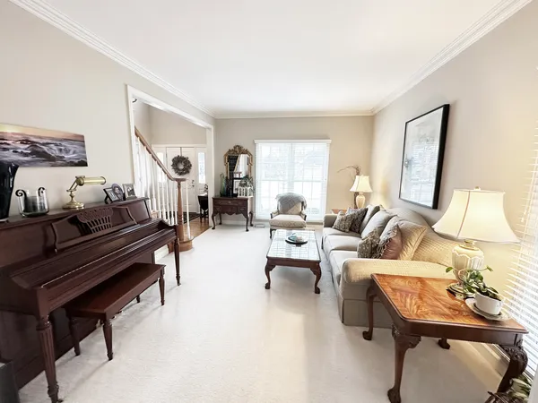 $664,900 | 823 Columbia Circle, North Aurora, IL 60542