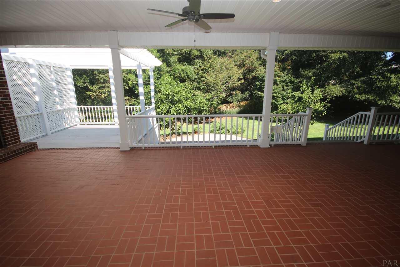 brick floor, speakers & new fan 10/2018.