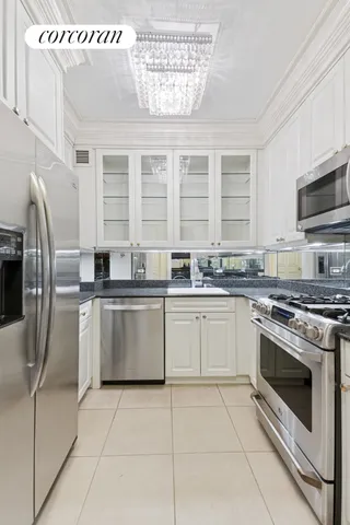 $2,695,000 | 25 Beekman Place, Unit 4 | Midtown East