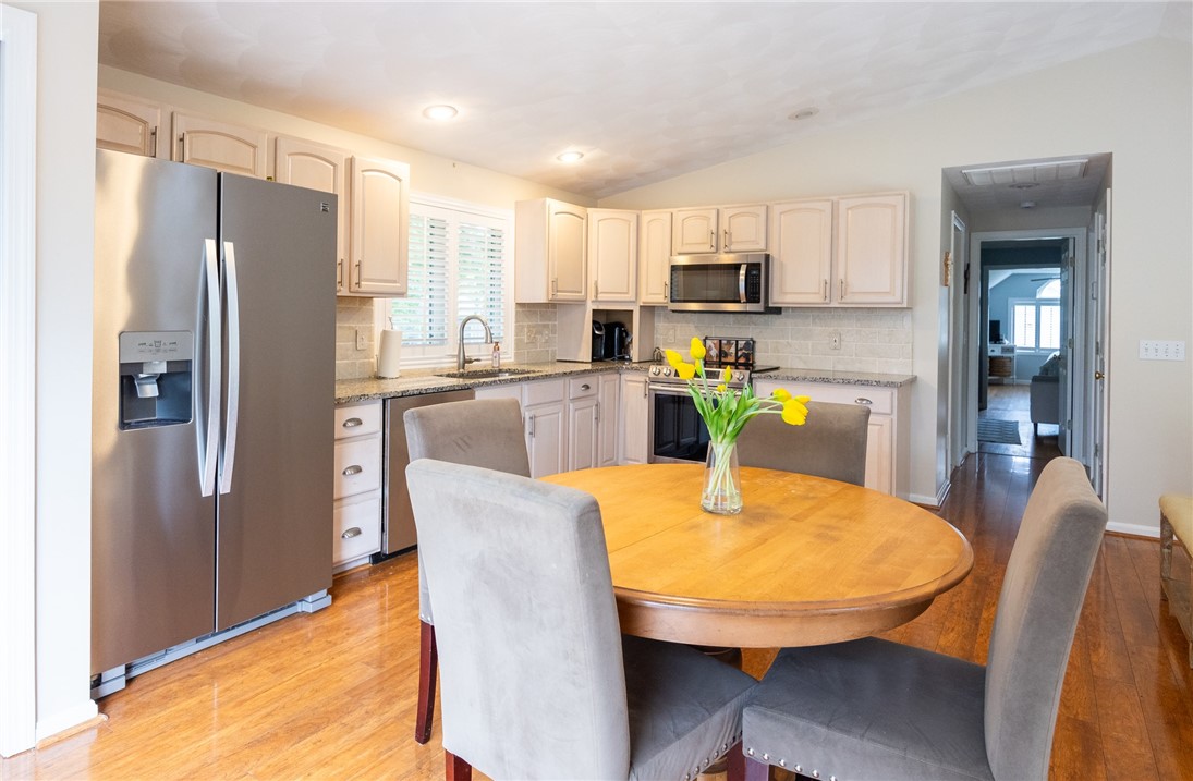 35 Sachem Road Narragansett, RI 02882 - Photo 5 of 37