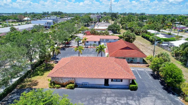 an aerial view of a house with yard and lake view