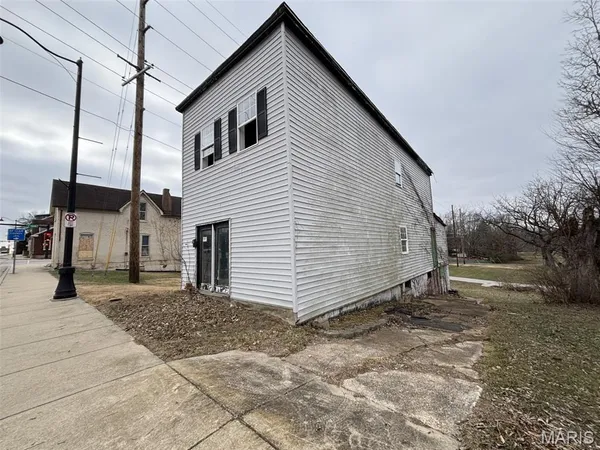 $60,000 | 613 North Illinois Street, Belleville, IL 62220