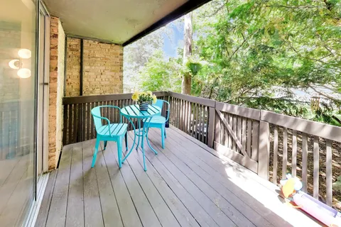 $285,000 | 454 South Lageshulte Street, Barrington, IL 60010