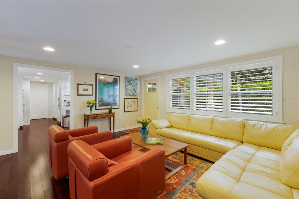 1922 Field Road Sarasota, FL 34231 - Photo 10 of 42 Gallery Image 10