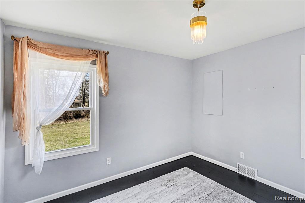 4382 Lahring Road Linden, MI 48451 - Photo 12 of 27