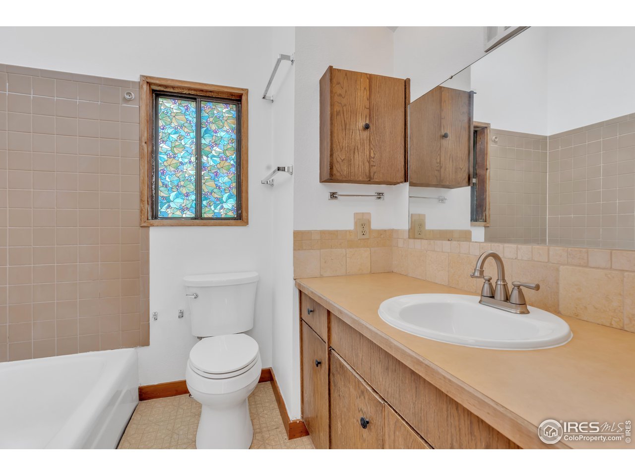 926 Mountain Meadows Road Boulder, CO 80302 - Photo 22 of 38 a bathroom with a sink toilet and mirror