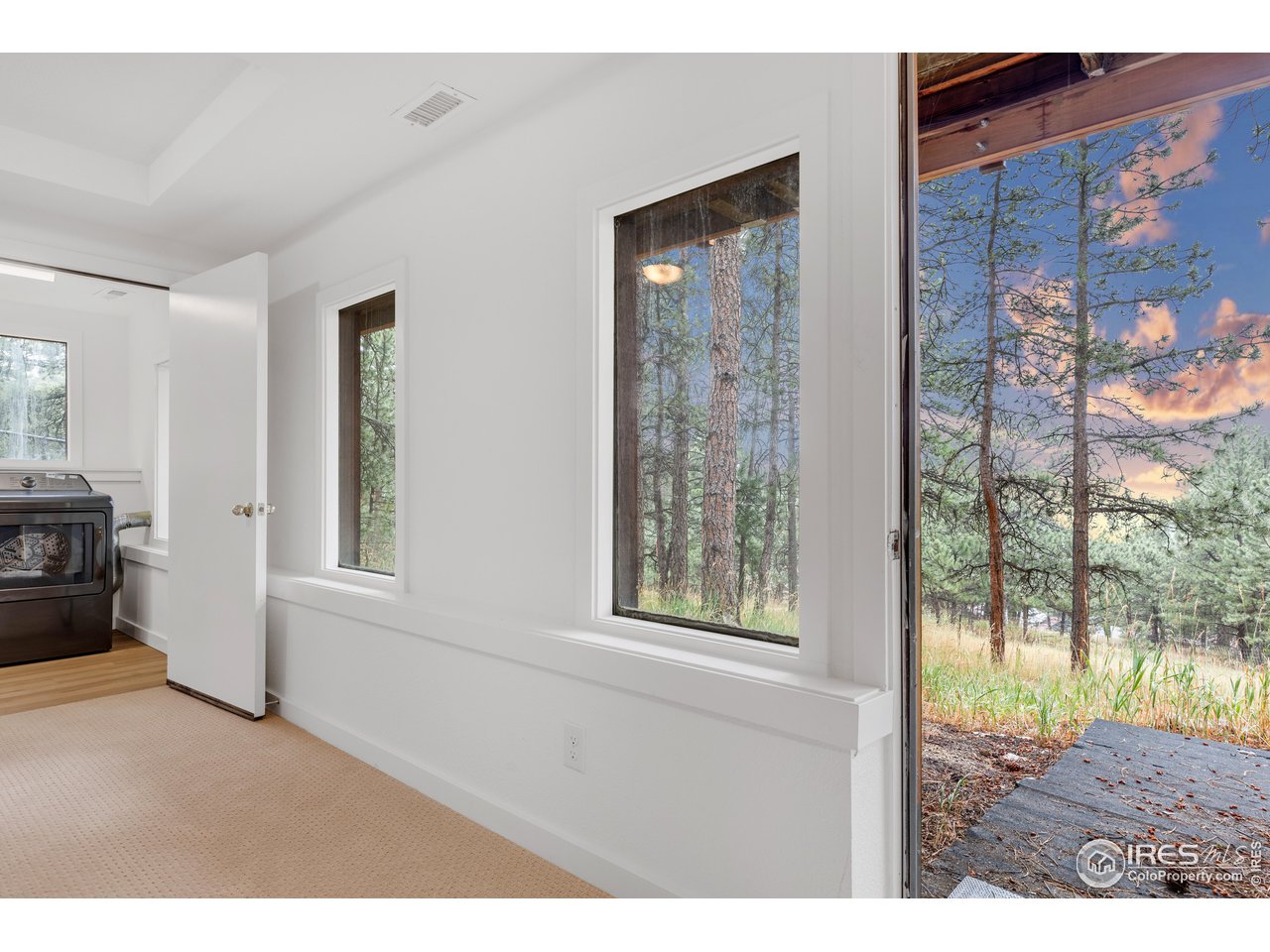 926 Mountain Meadows Road Boulder, CO 80302 - Photo 25 of 38 a view of a interior of the house