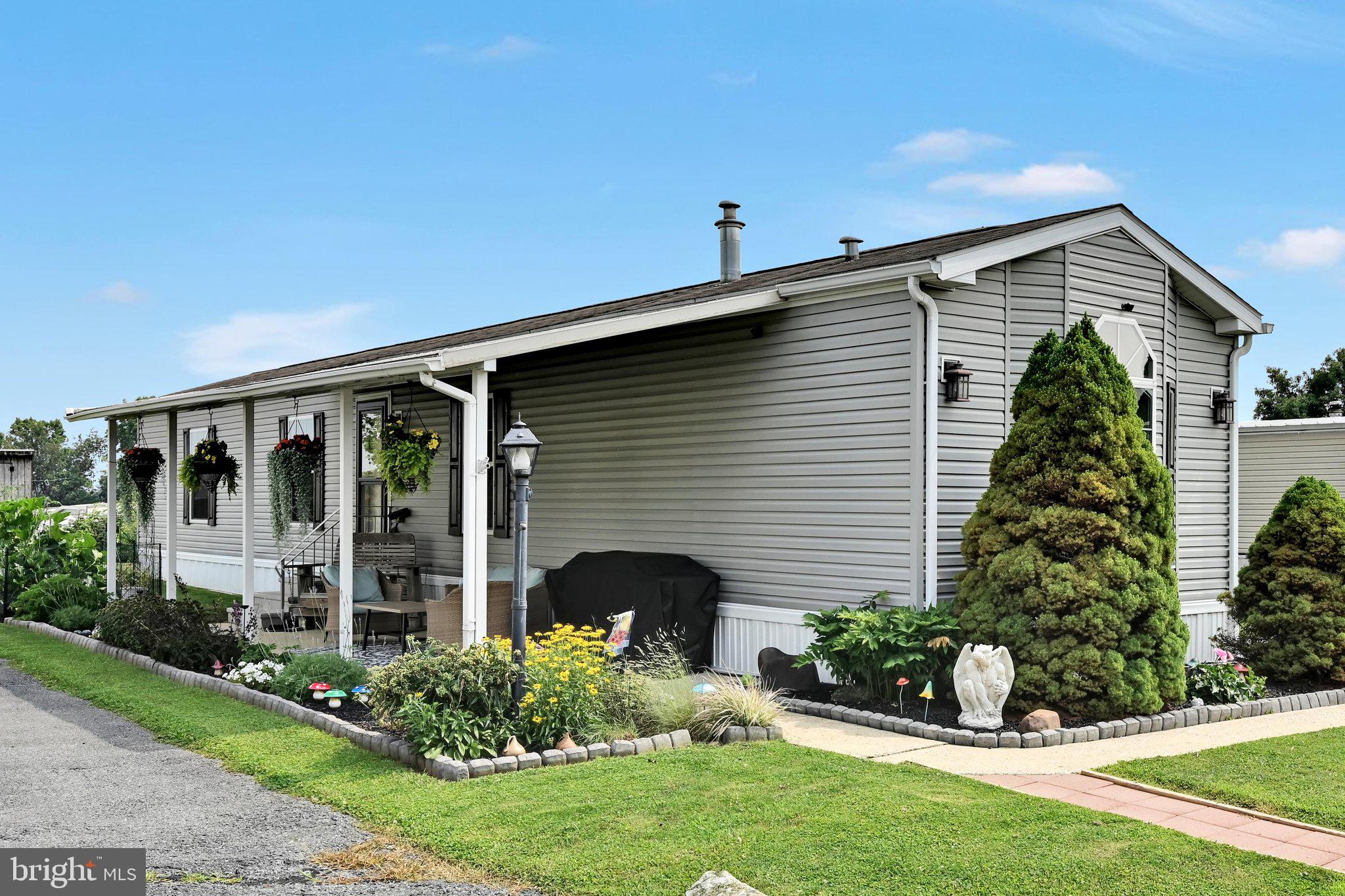 40 Ridgewood Manor Manheim, PA 17545 - Photo 3 of 25 Exterior Front