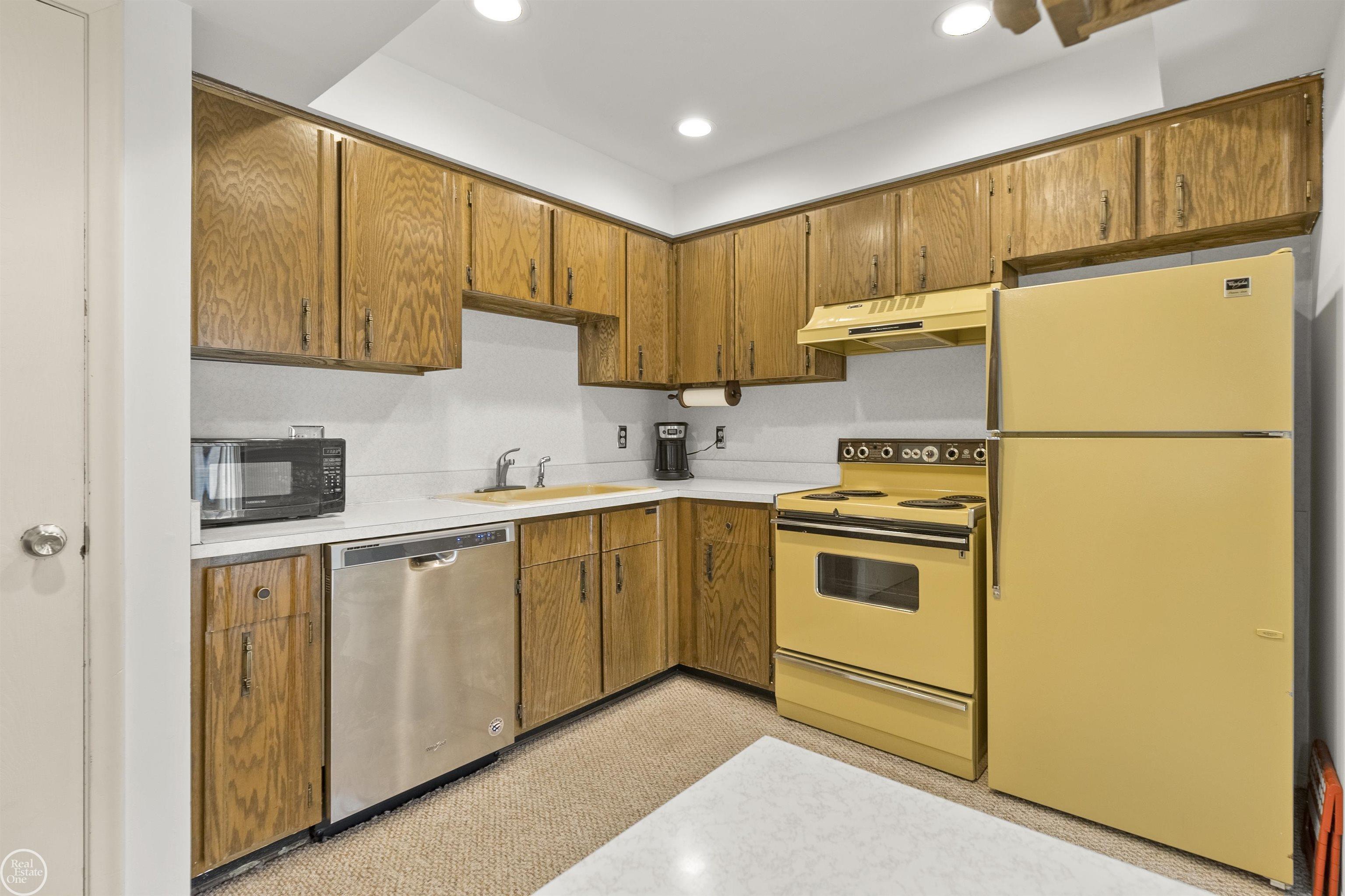 51138 South Foster Road New Baltimore, MI 48047 - Photo 9 of 31 50111904-8.JPG