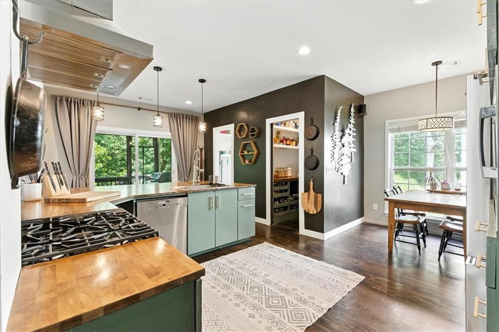 120 Quarrington Court Milton, GA 30004 - Photo 15 of 48 a kitchen with stainless steel appliances granite countertop a sink stove and refrigerator