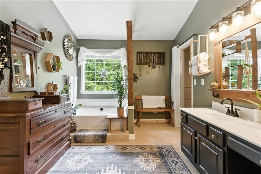 120 Quarrington Court Milton, GA 30004 - Photo 20 of 48 a spacious bathroom with a tub sink and mirror