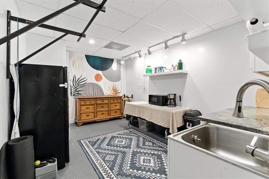 120 Quarrington Court Milton, GA 30004 - Photo 33 of 48 a bathroom with a sink and a mirror