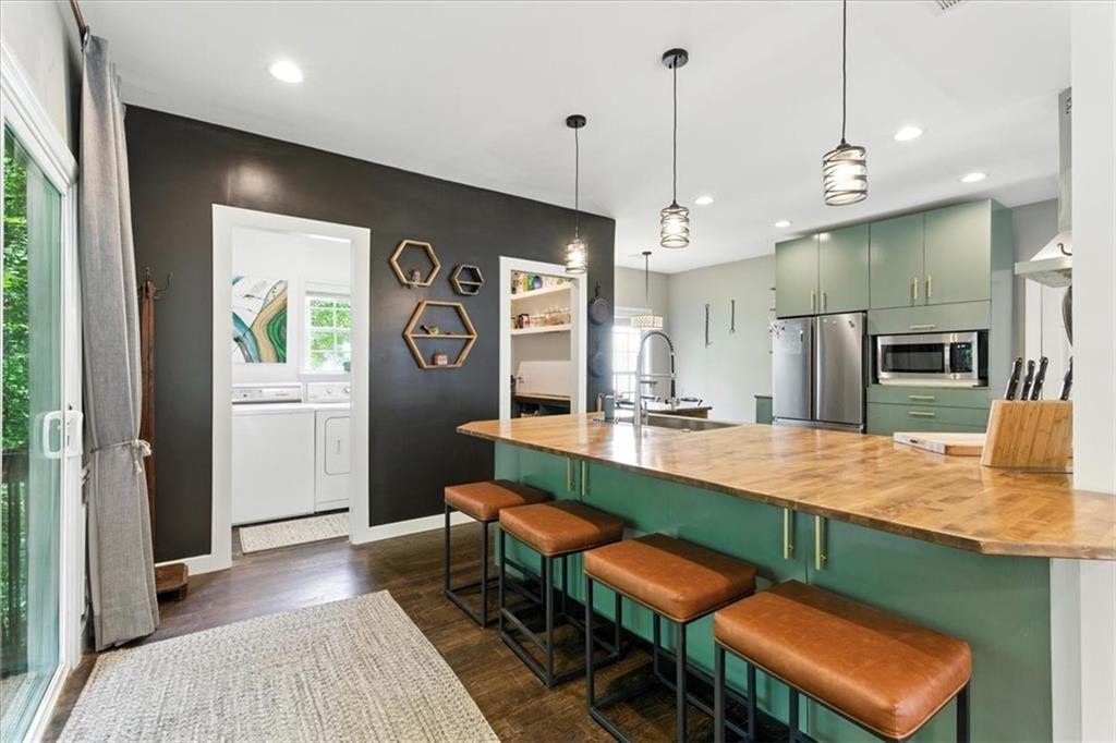 120 Quarrington Court Milton, GA 30004 - Photo 8 of 48 a large kitchen with a table and chairs