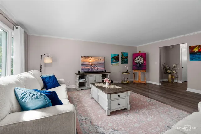 $525,000 | 909 South Main Street, Wheaton, IL 60189