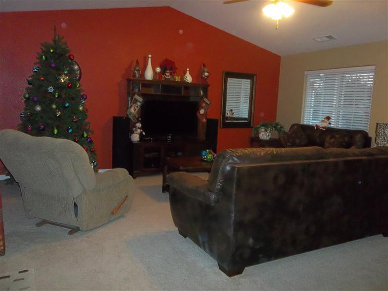 200 East Huntsman Avenue Reedley, CA 93654 - Photo 4 of 12 Gallery Image 4