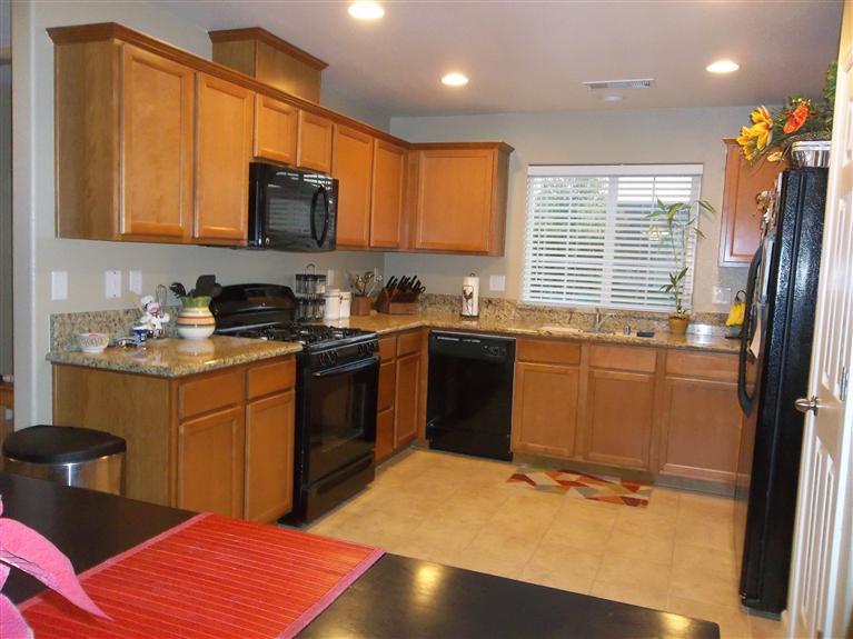 200 East Huntsman Avenue Reedley, CA 93654 - Photo 6 of 12 Gallery Image 6