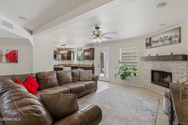 $369,000 | 600 Valley Plum Avenue, El Paso, TX 79932