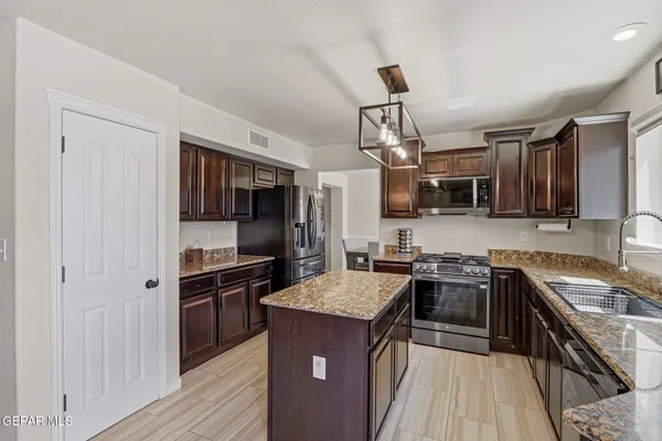 $369,000 | 600 Valley Plum Avenue, El Paso, TX 79932